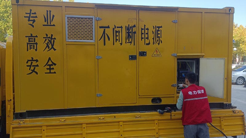 原州柴油发电机组和UPS电源配合使用时，如何避免切换过程中的电力中断？